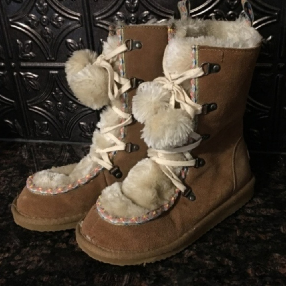 American Eagle Furry Pom Pom Winter Boots